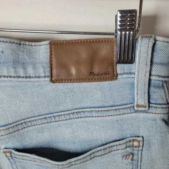 Madewell Mid-Rise Classic Straight Jeans in Wellingford Wash | Size 25P - Picture 10 of 10